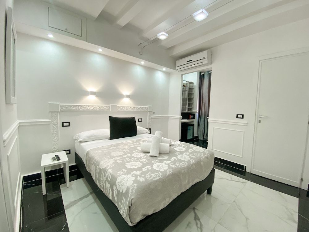 Locanda Parlamento Economy Double Room 11