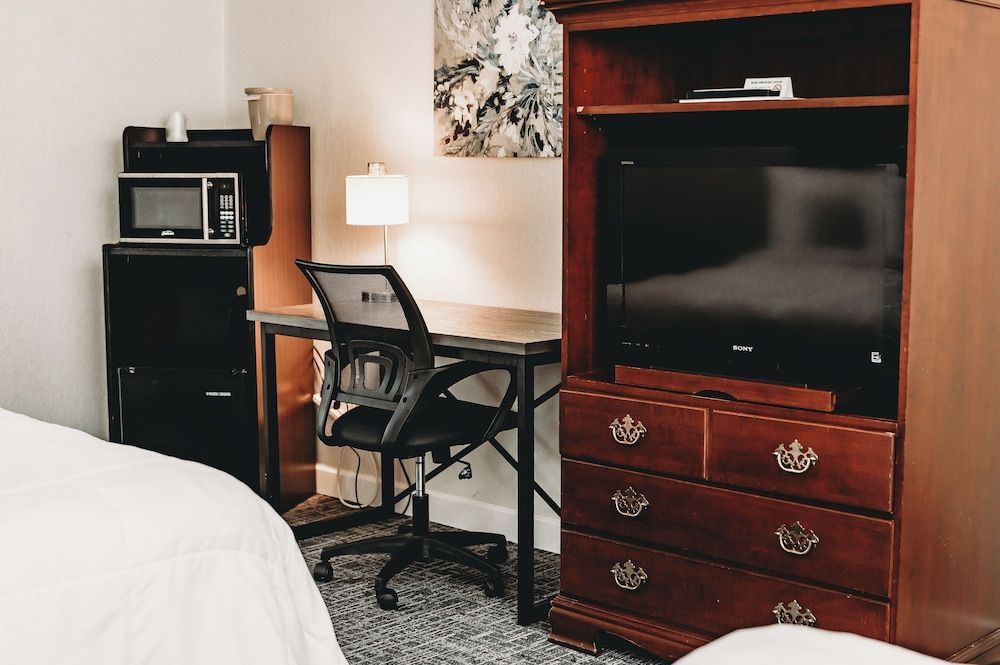 Bicentennial Inn Double Room, 2 Double Beds 9