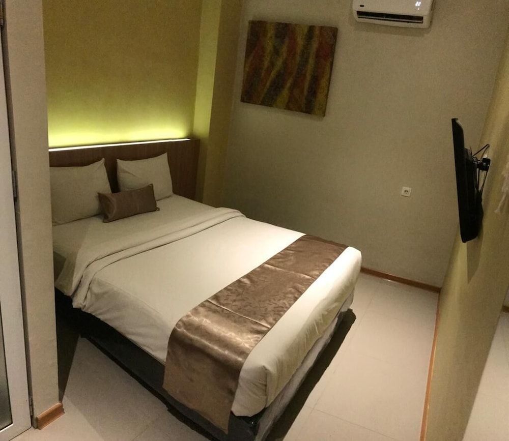 Deli Hotel Economy Room, 1 Queen Bed