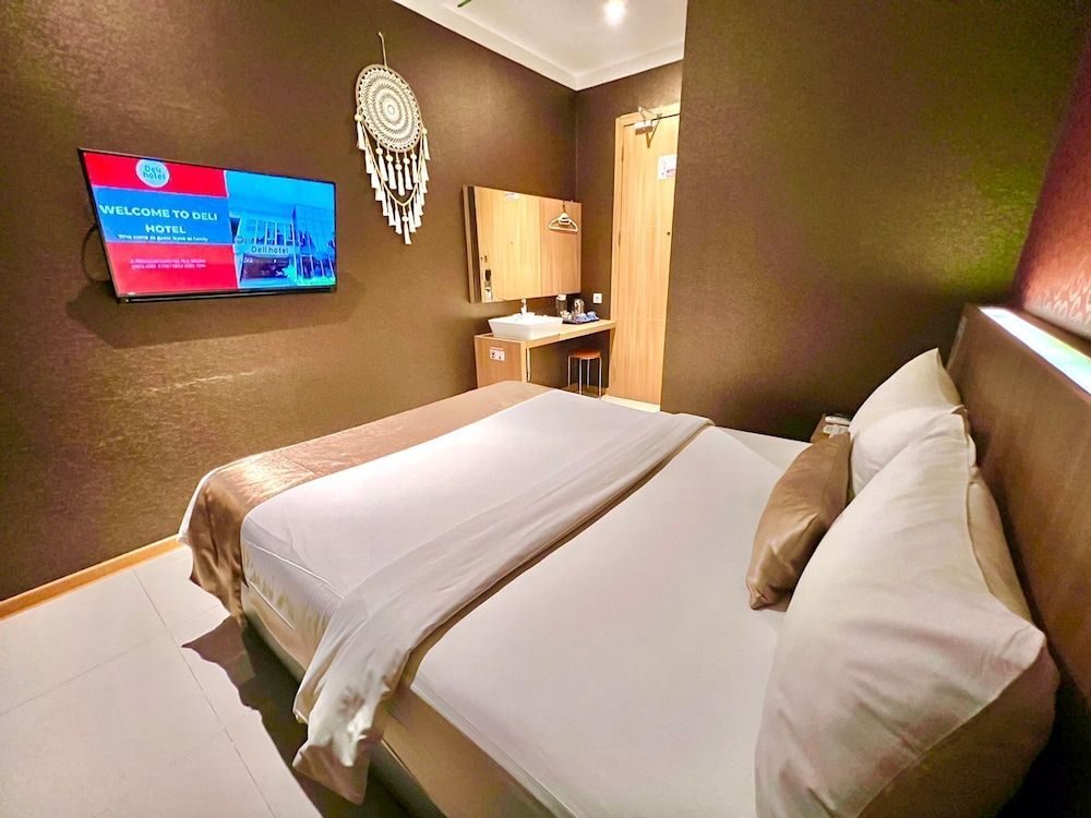 Deli Hotel Economy Room, 1 Queen Bed 2