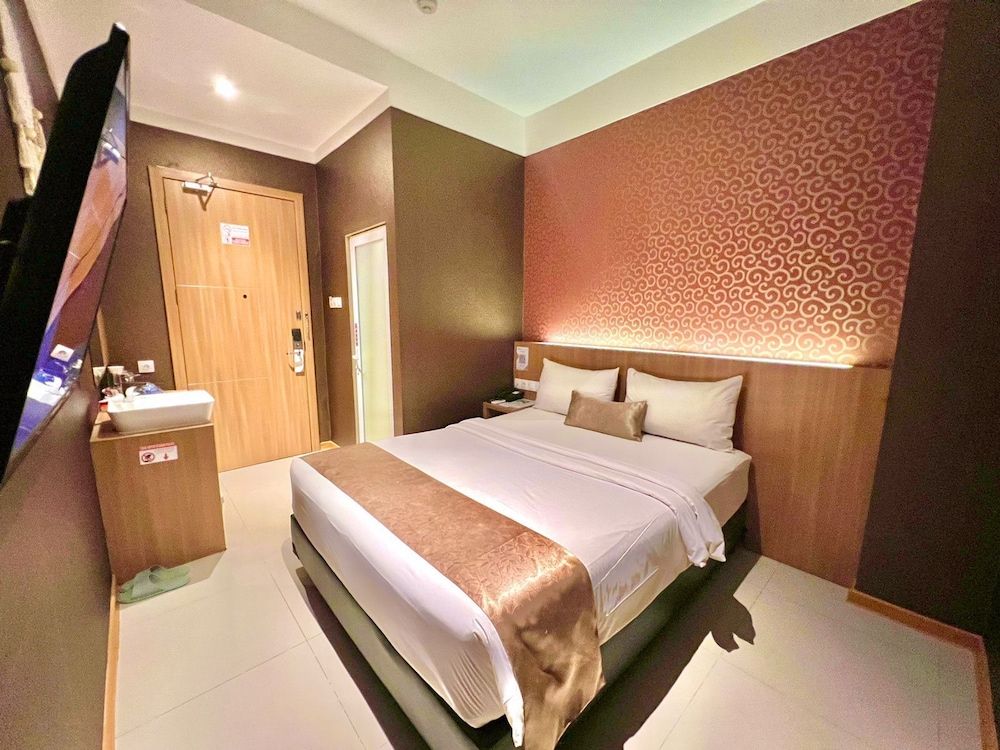 Deli Hotel Economy Room, 1 Queen Bed 3