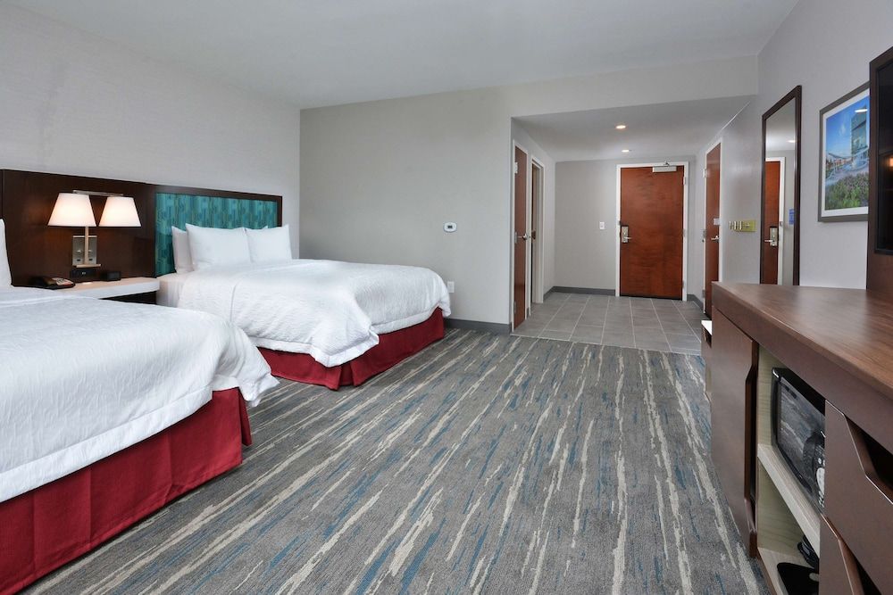 Room, 2 Queen Beds, Accessible, Bathtub