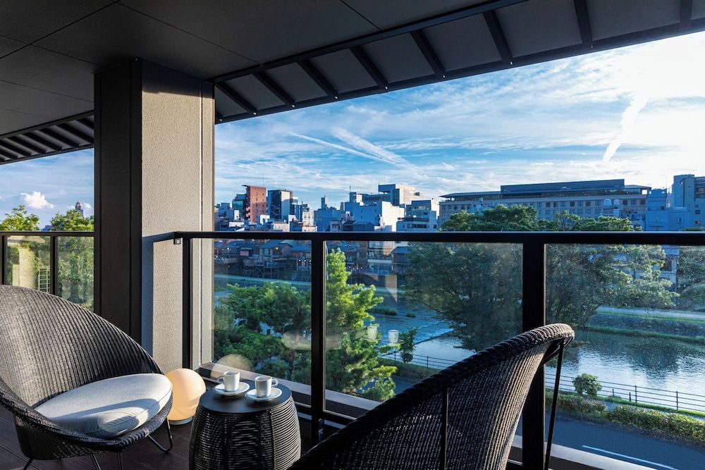 undefined Rinn Gion Shirakawa