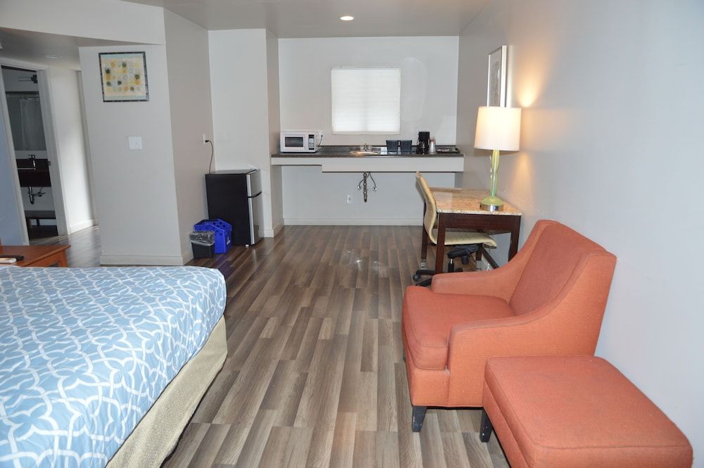 Glass Slipper Inn - Stanford Palo Alto Room, 1 King Bed 6