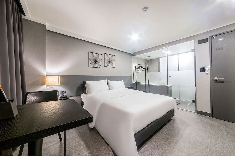 Pyeongtaek Stay Hotel Deluxe Double Room - Breakfast for 1 Included (Not on Sundays)/Free Screen Golf 2