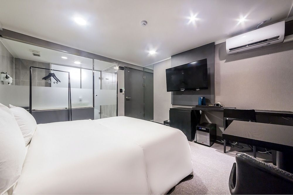 Pyeongtaek Stay Hotel Deluxe Double Room - Breakfast for 1 Included (Not on Sundays)/Free Screen Golf 6