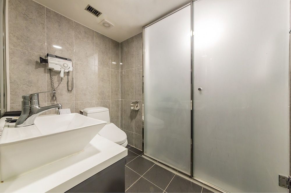 Pyeongtaek Stay Hotel Deluxe Double Room - Breakfast for 1 Included (Not on Sundays)/Free Screen Golf 5