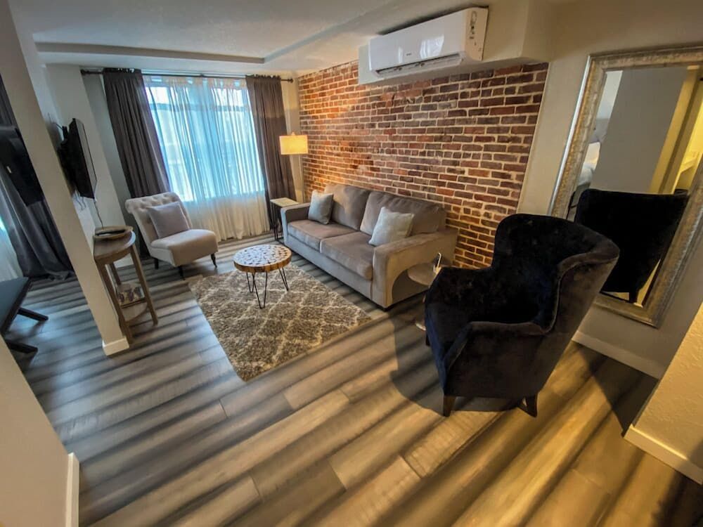 Artisan Downtown Luxury Suite, 1 King Bed 7