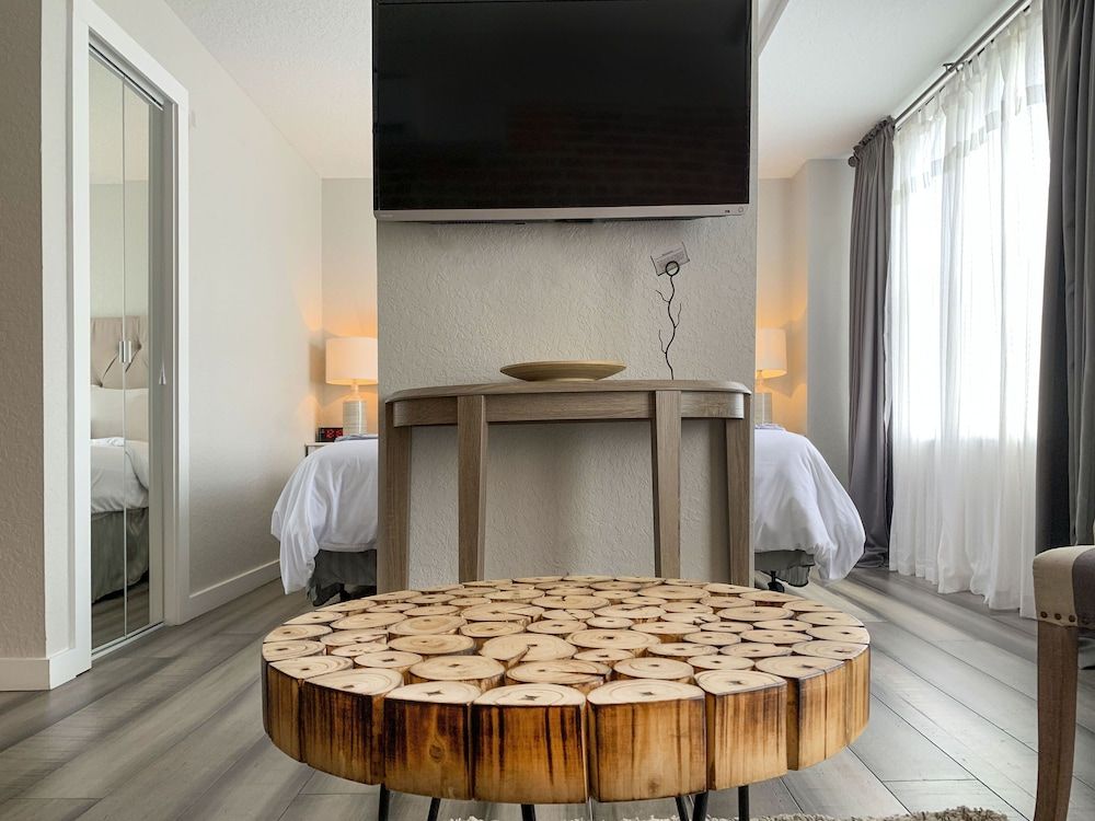 Artisan Downtown Luxury Suite, 1 King Bed 6