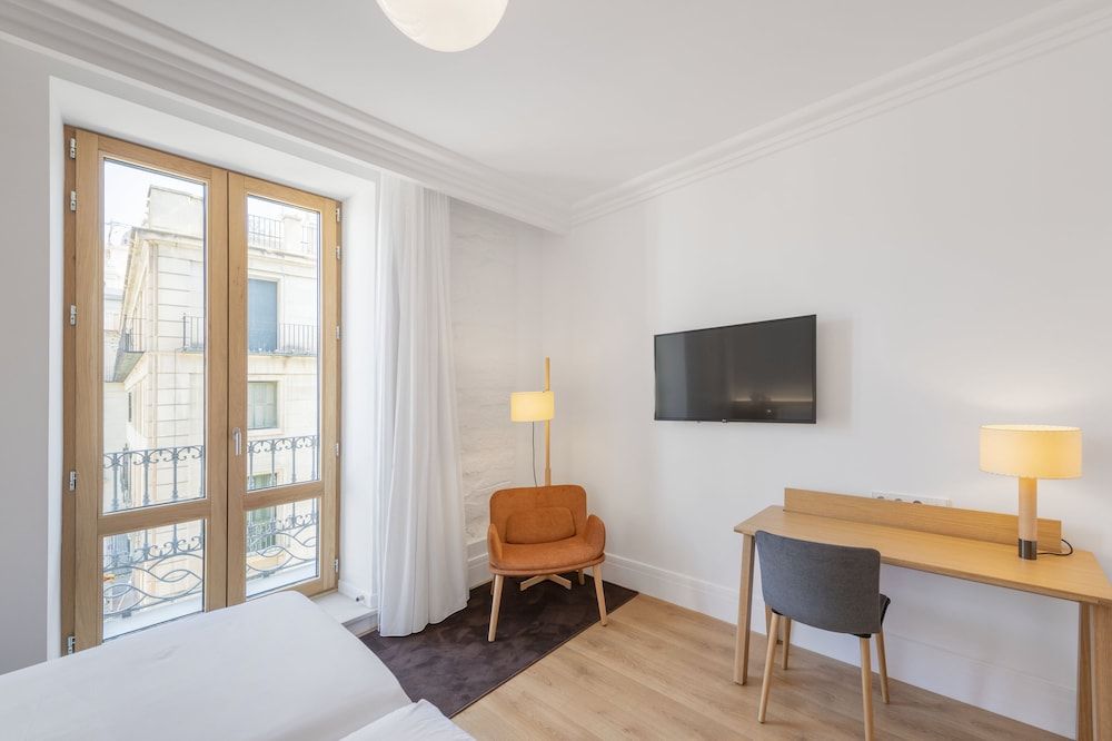 Eurostars Pórtico Alicante Deluxe Double Room, City View 6