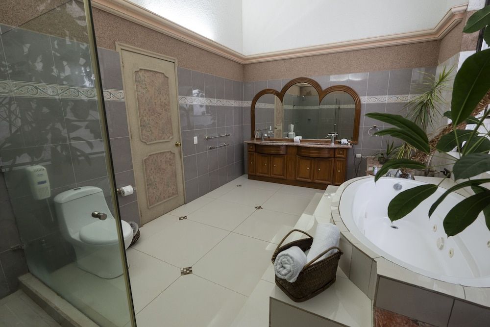 Hotel Villa Florencia Presidential Room, 1 King Bed, Accessible 4