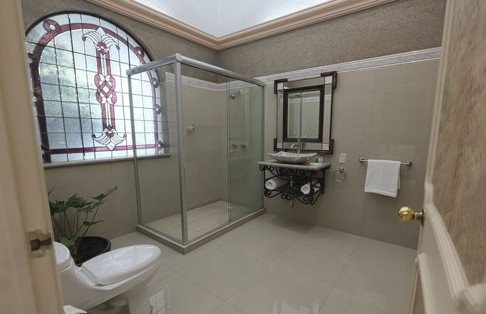 Hotel Villa Florencia Comfort Suite, 1 King Bed, Accessible 4