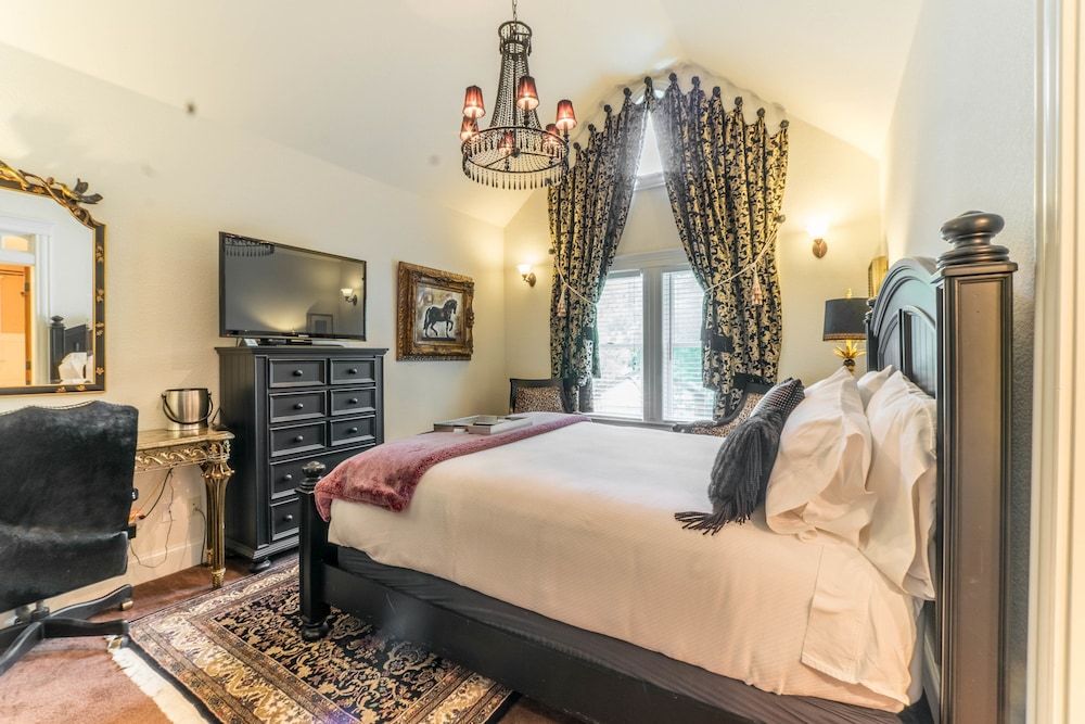 The Victoria B & B The Camelot