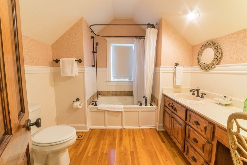 The Victoria B & B The Camelot 7