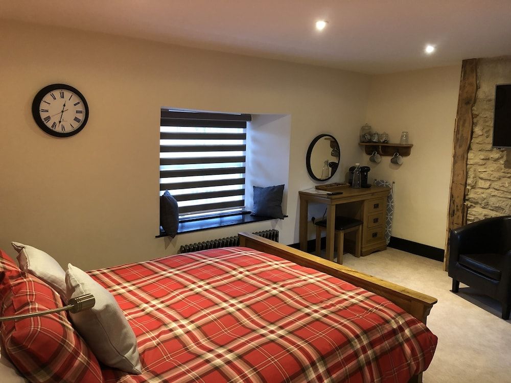 The White Hart Standard Double Room, Ensuite 4