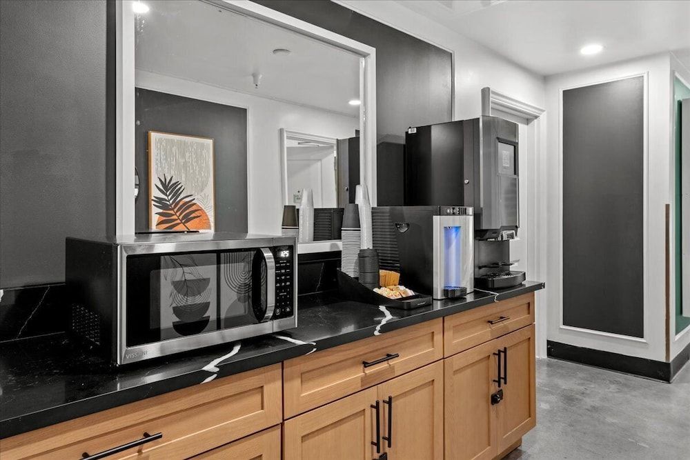 undefined Le Bon Hotel Hollywood 4