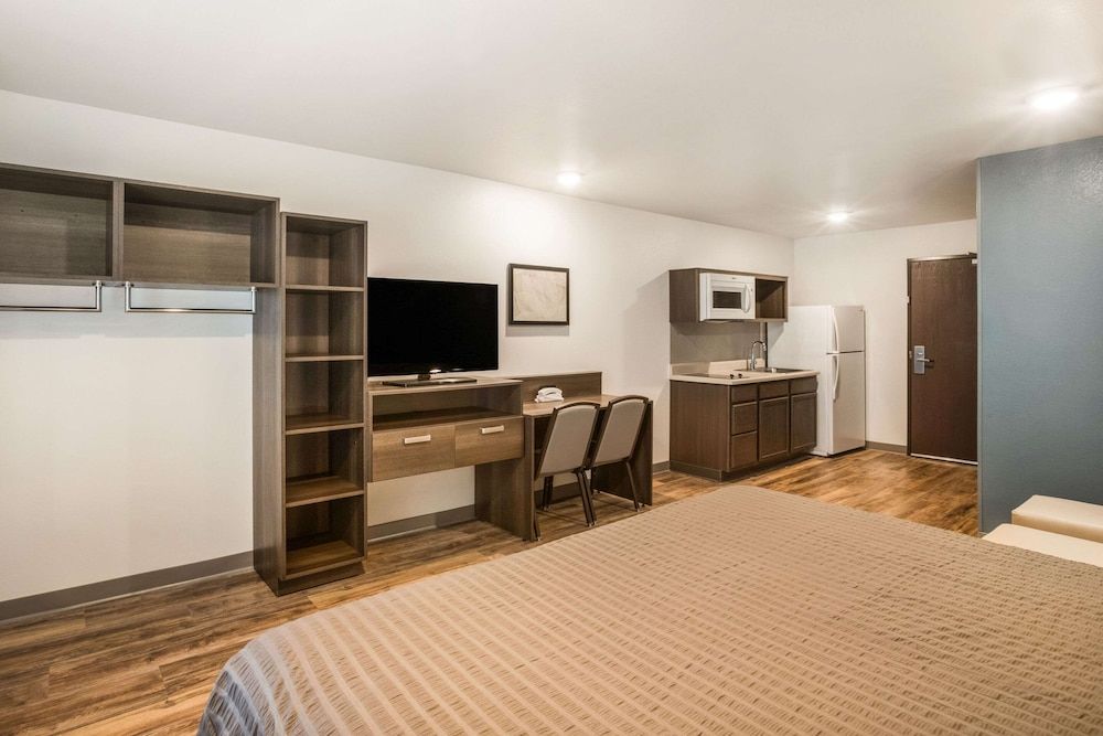 WoodSpring Suites Atlanta Newnan Standard Room, 1 King Bed, Non Smoking 8