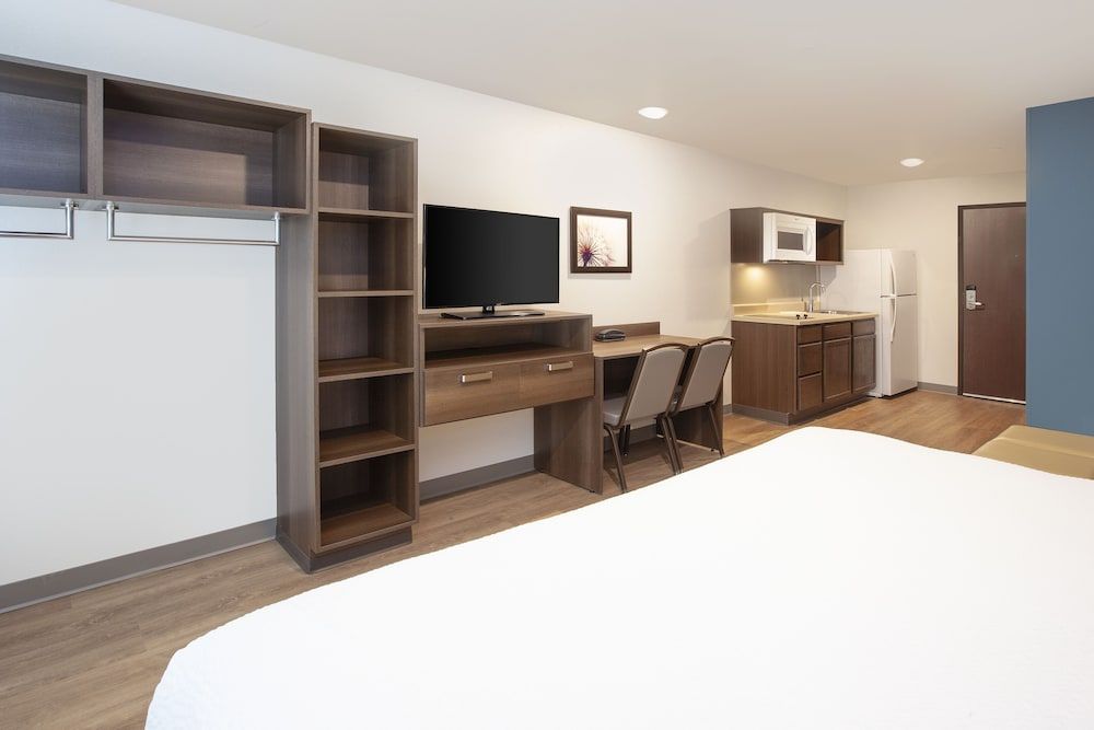 WoodSpring Suites Atlanta Newnan Standard Room, 1 King Bed, Non Smoking 7