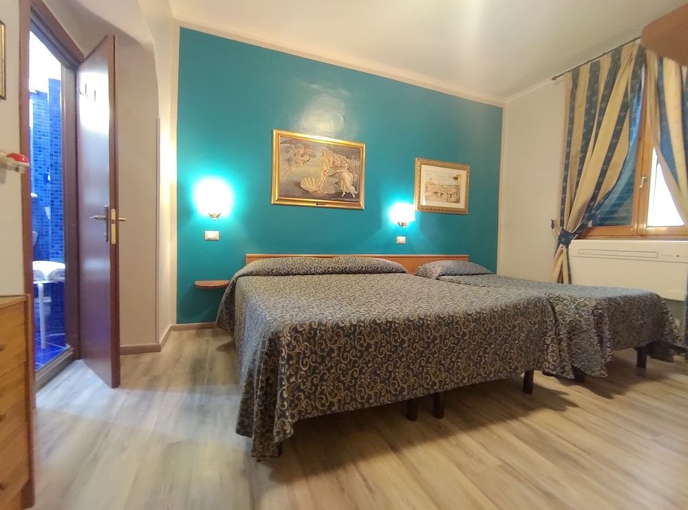 undefined Hotel Santa Croce 4