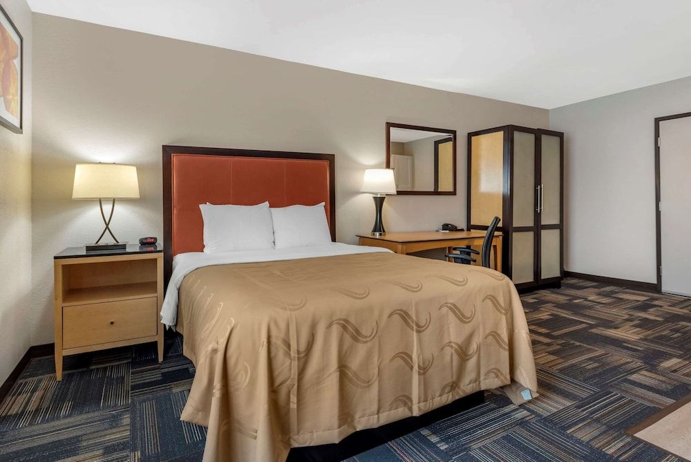 Suite, 1 King Bed, Accessible, Non Smoking