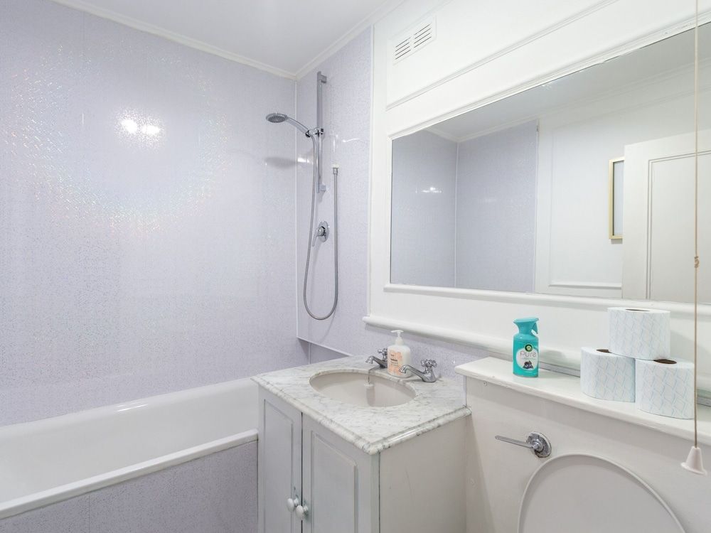 undefined Comfortable One Bed in Central London 7