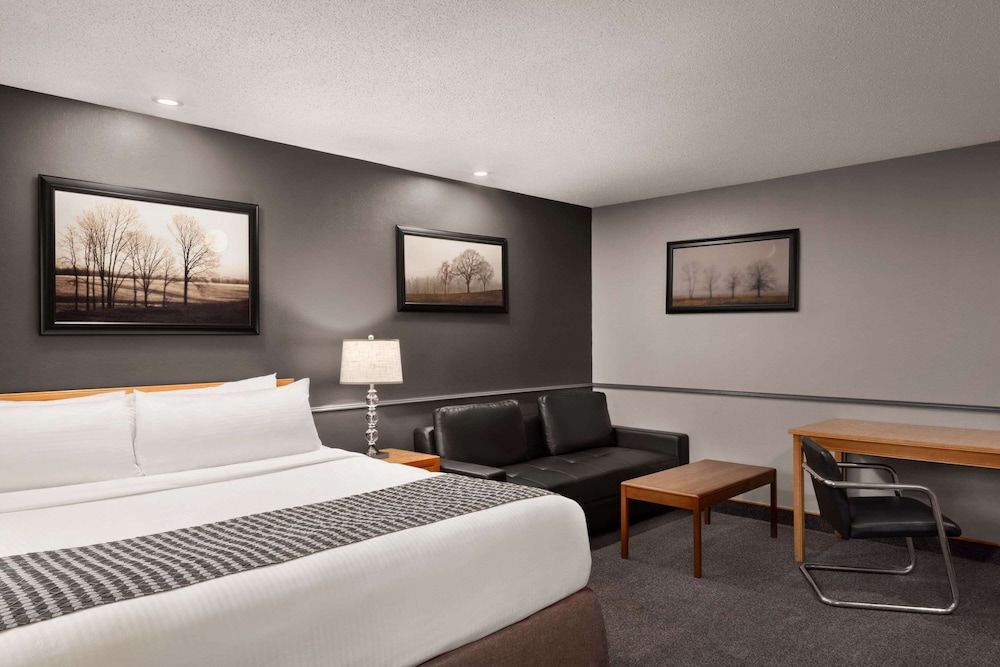 Room, 1 King Bed, Non Smoking (Exterior Entrance)