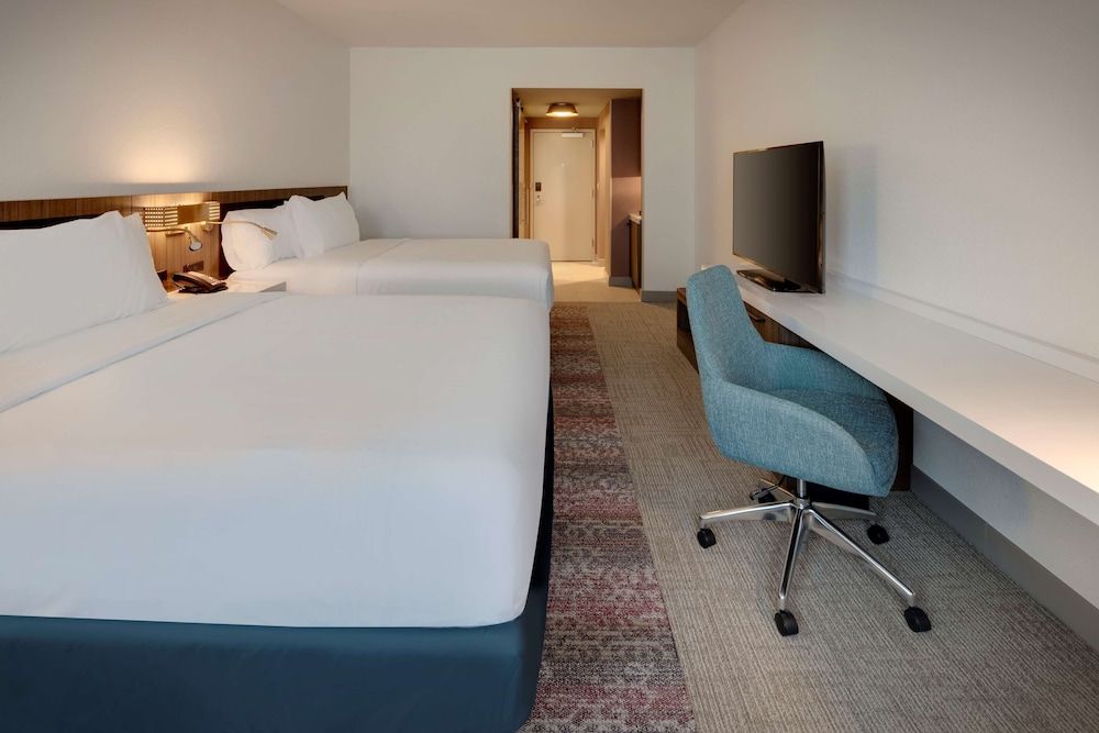Suite, 2 Queen Beds (Mobility & Hearing/Roll-In Shower)