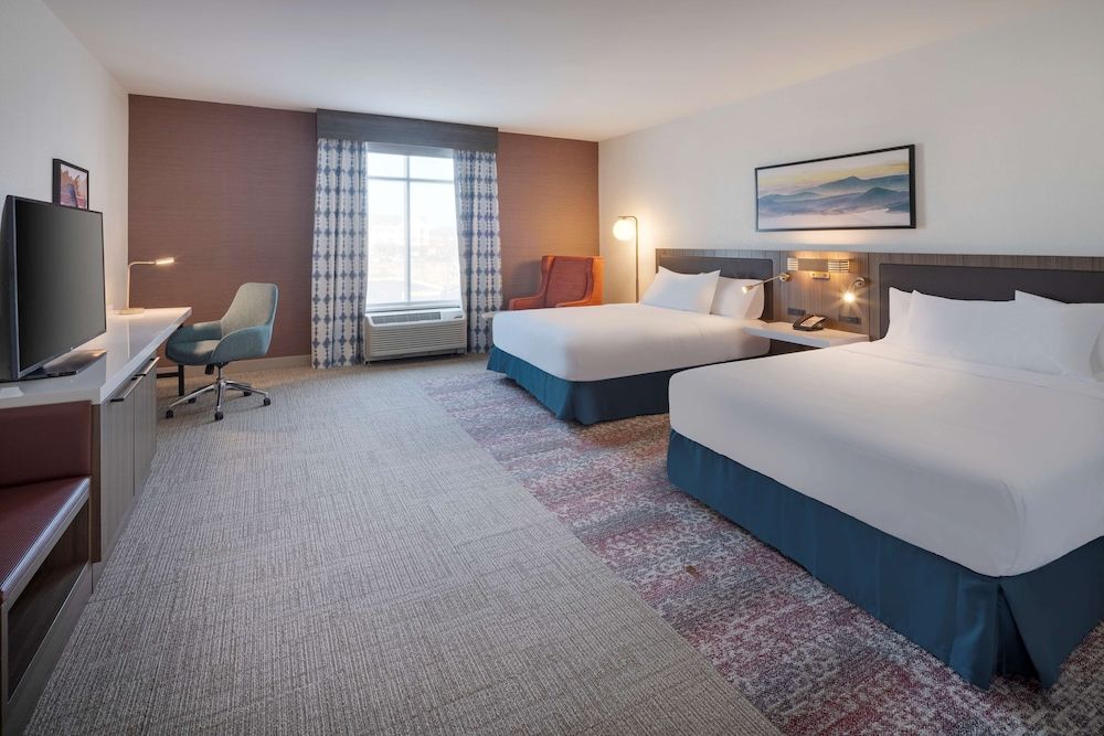 Room, 2 Queen Beds, Bathtub