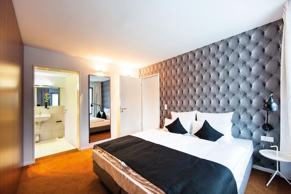 undefined Pandion Boardinghouse 9