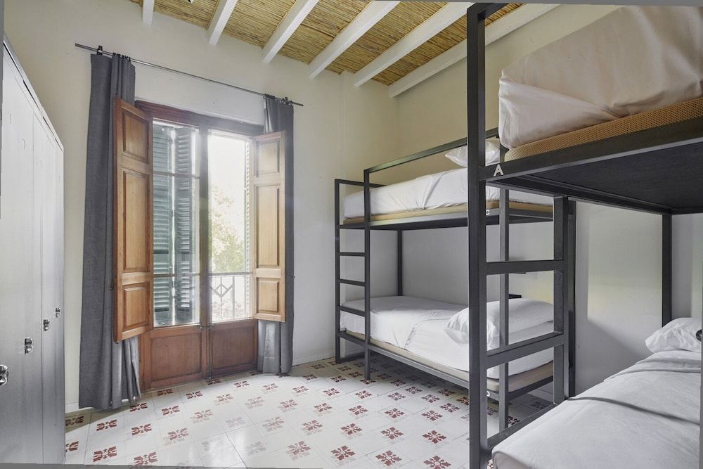 Shared Dormitory (Bed in 4-Bed mixed shared room)