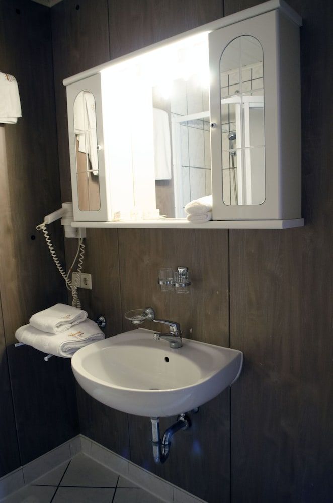 Leipziger Hotel Basic Double Room 4