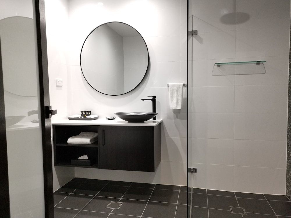 The Abbey Motel Goulburn Deluxe King 4