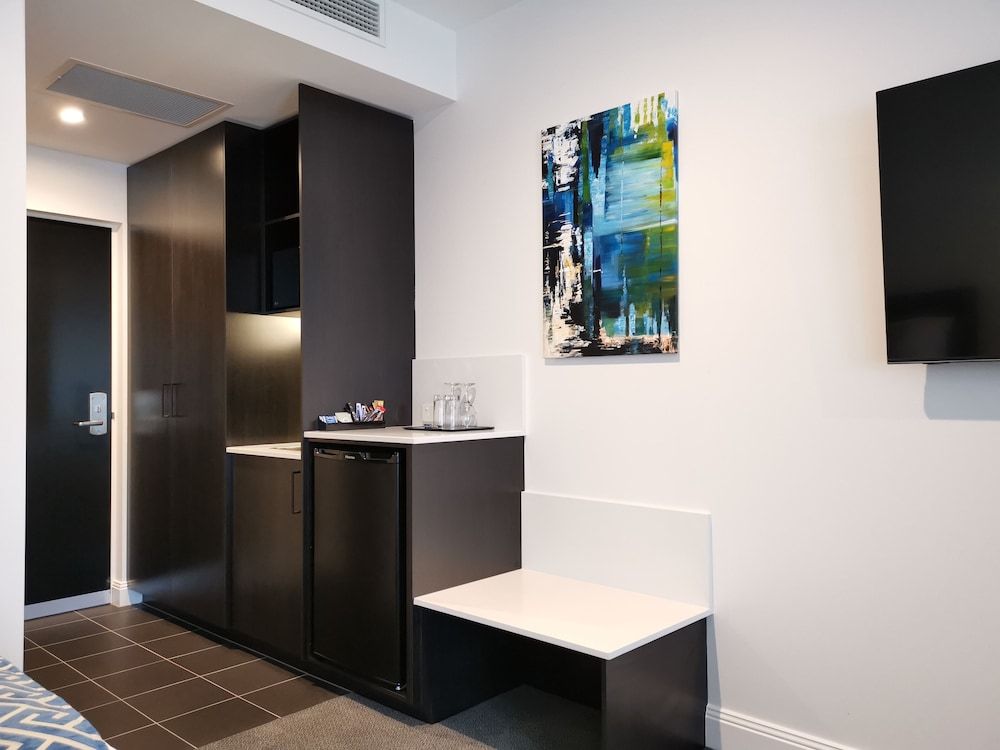 The Abbey Motel Goulburn Deluxe King 3