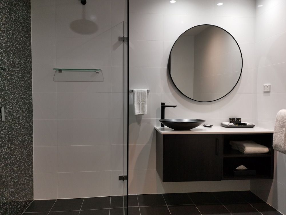 The Abbey Motel Goulburn Deluxe King 5