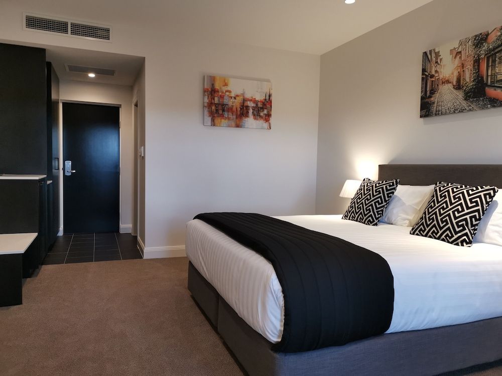 The Abbey Motel Goulburn Deluxe King