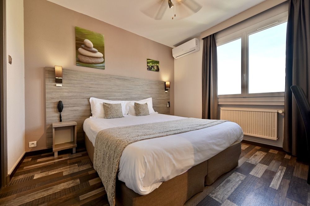 Hotel La Rotonde Comfort Double or Twin Room, Private Bathroom 2