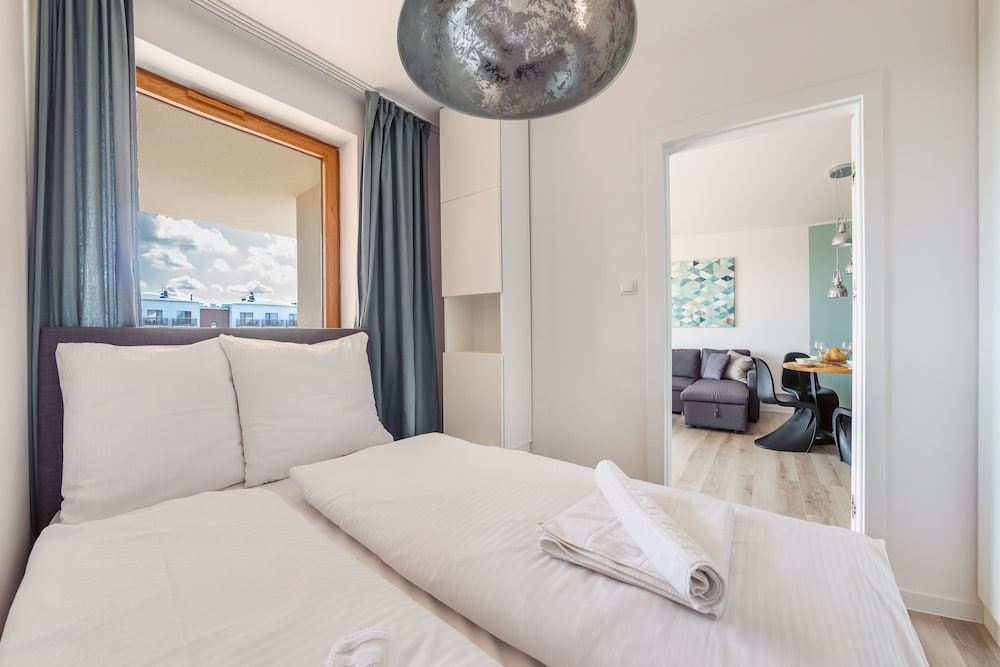 Apartment (18 B)