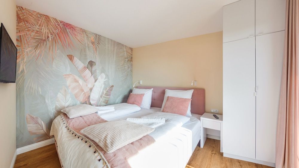 Apartment (A 24)