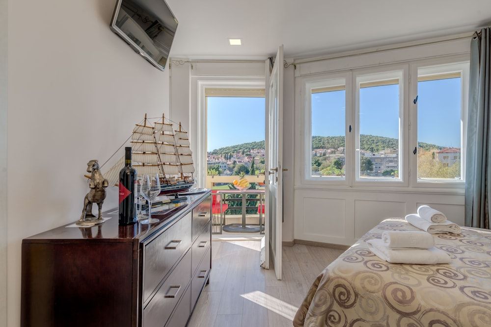 undefined Metropole Luxury Rooms 4