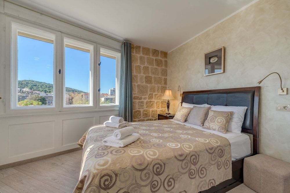 undefined Metropole Luxury Rooms 7