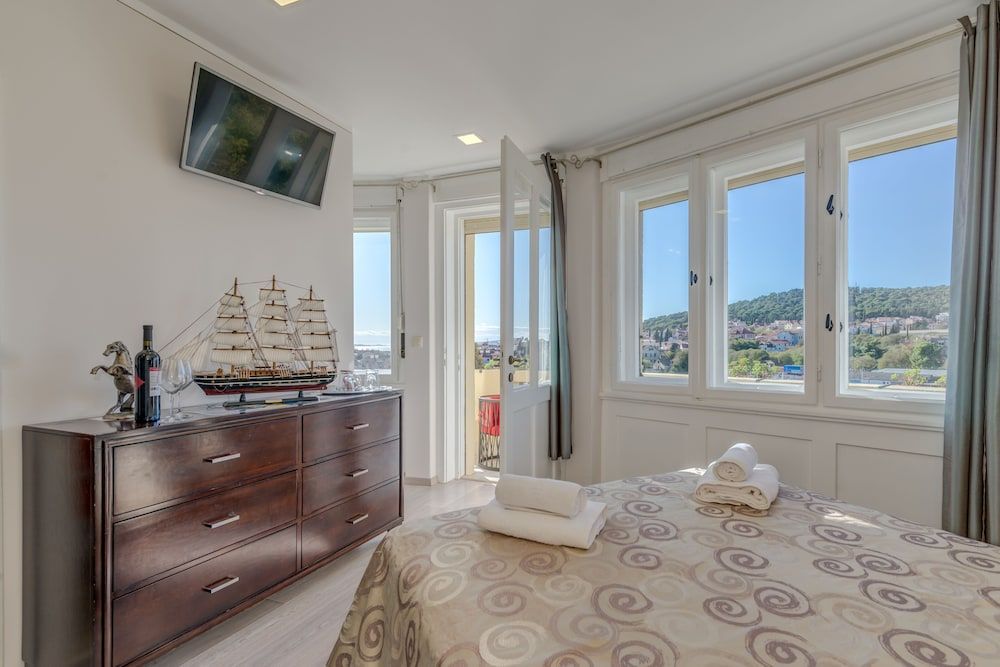undefined Metropole Luxury Rooms 5