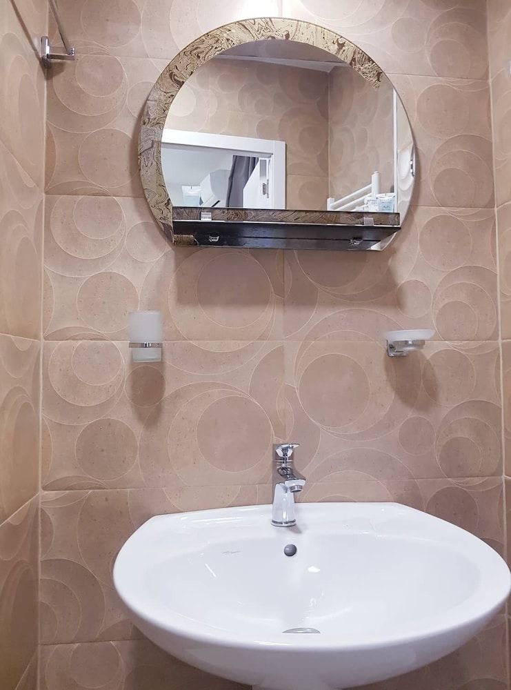 Hotel Classic Deluxe Triple Room 2