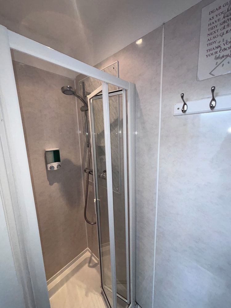 Regent House Hotel Double Room, Shared Bathroom (3rd floor, no lift ) 7