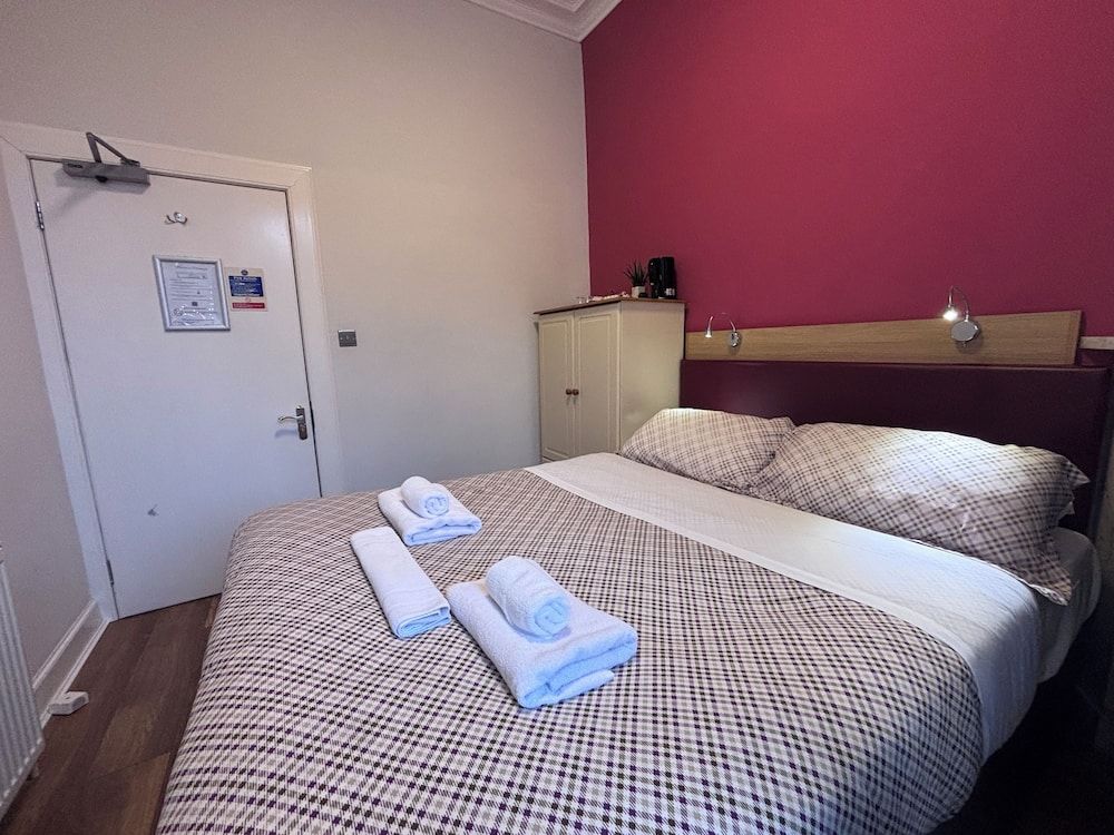 Regent House Hotel Double Room, Shared Bathroom (3rd floor, no lift ) 4