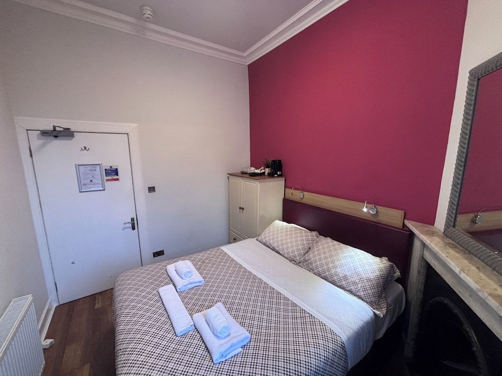 Regent House Hotel Double Room, Shared Bathroom (3rd floor, no lift ) 2