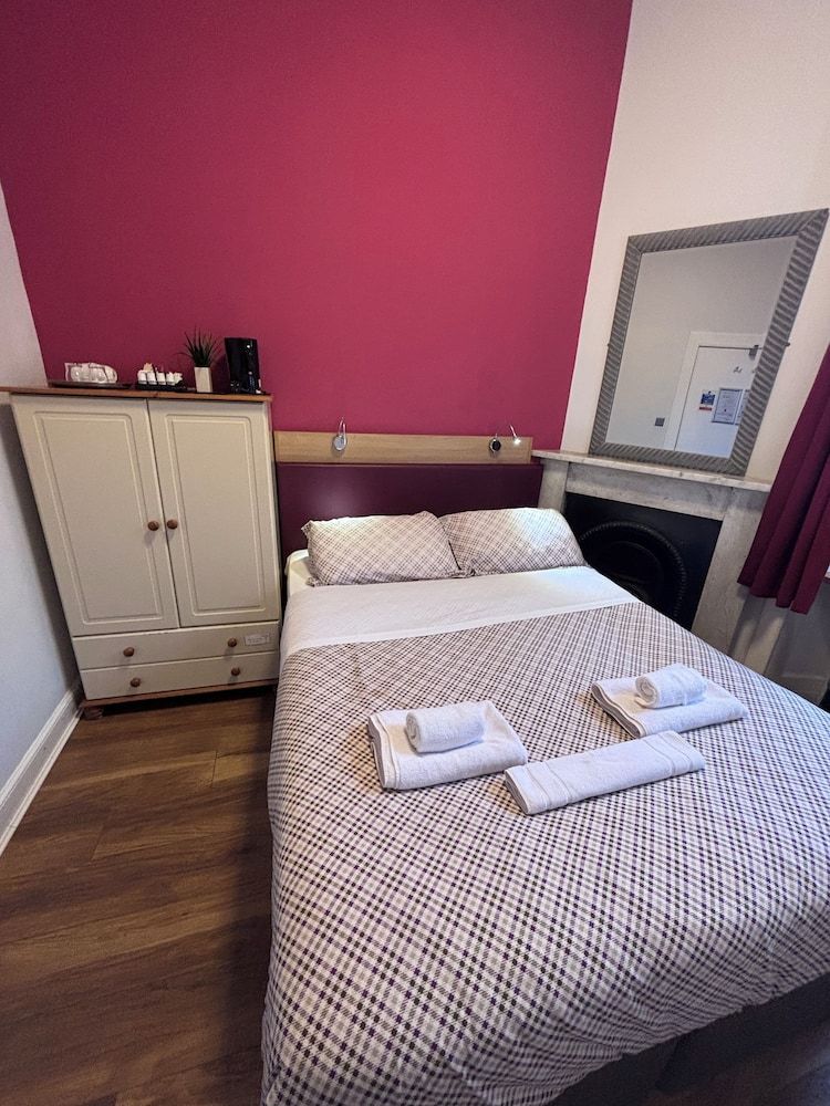 Regent House Hotel Double Room, Shared Bathroom (3rd floor, no lift ) 3