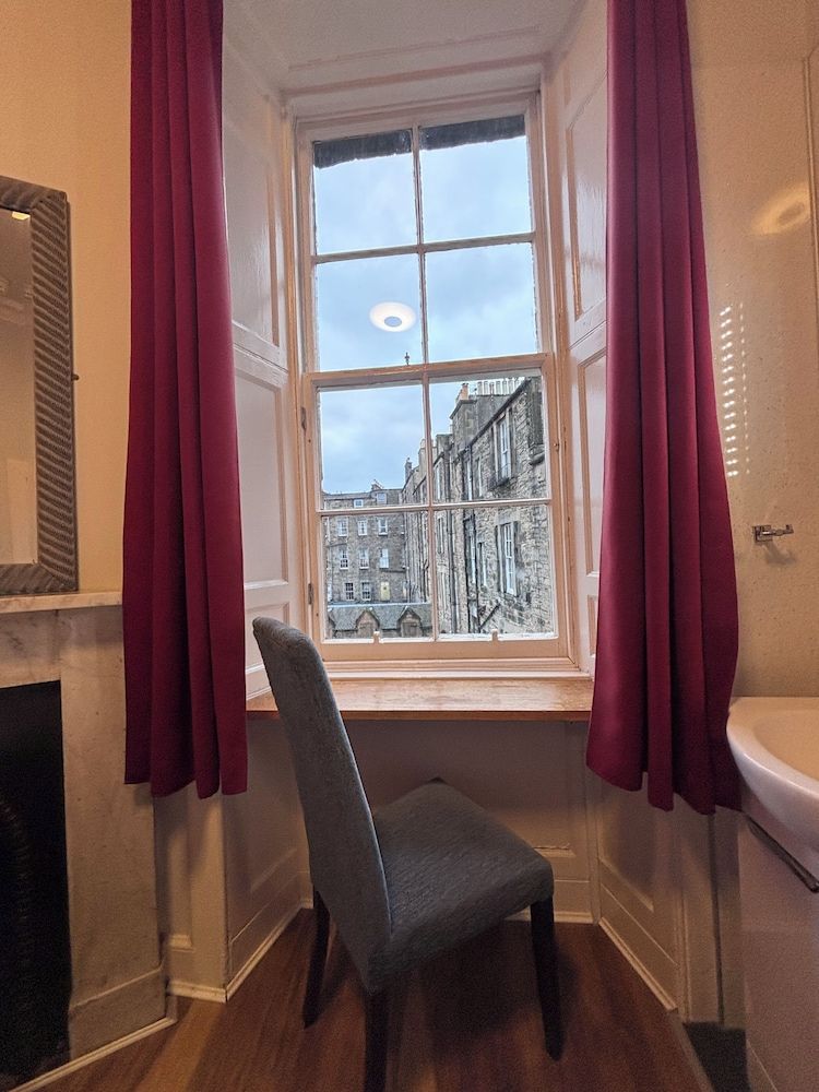 Regent House Hotel Double Room, Shared Bathroom (3rd floor, no lift ) 10