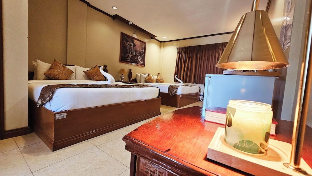 Subic Waterfront Resort And Hotel Executive Room, 2 Queen Beds, Pool View 7