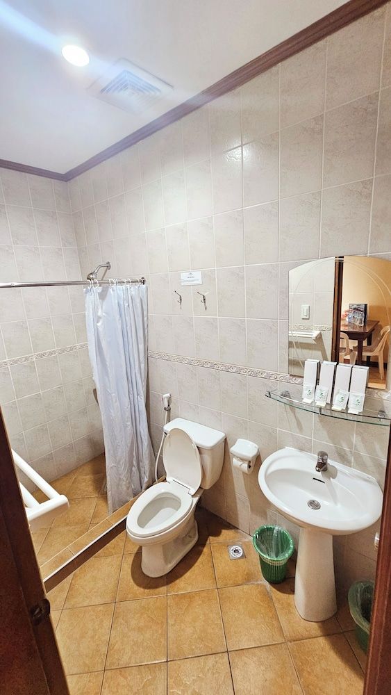 Subic Waterfront Resort And Hotel Executive Room, 2 Queen Beds, Pool View 12