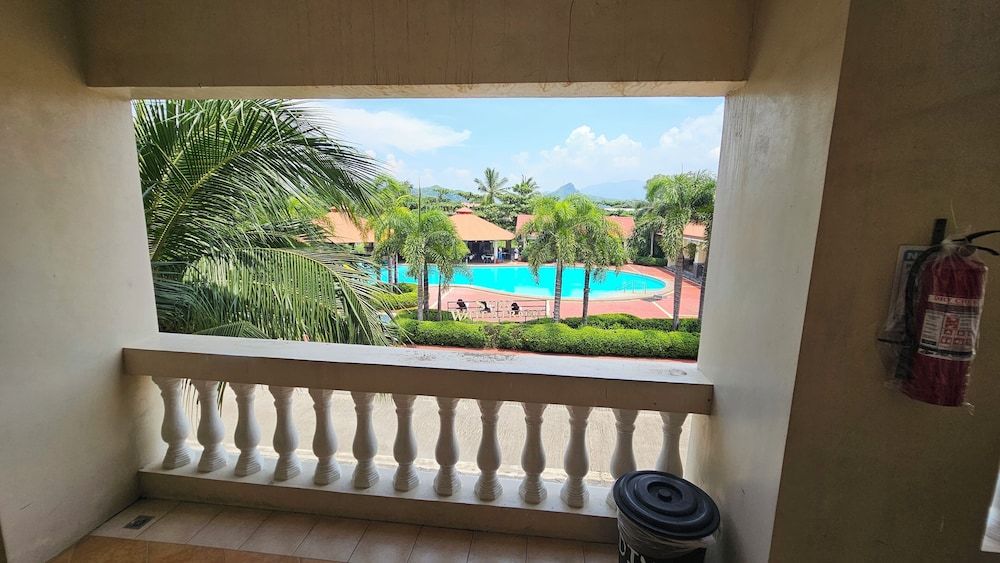 Subic Waterfront Resort And Hotel Executive Room, 2 Queen Beds, Pool View 13